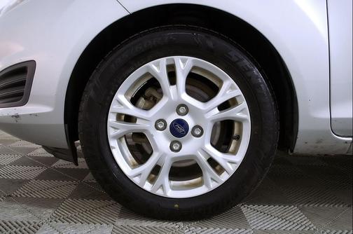 Ingot Silver 2015 Ford Fiesta SE