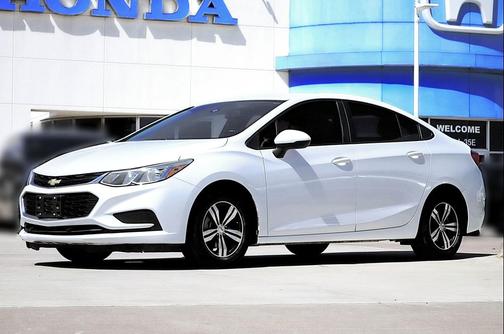 Summit White 2018 Chevrolet Cruze LS