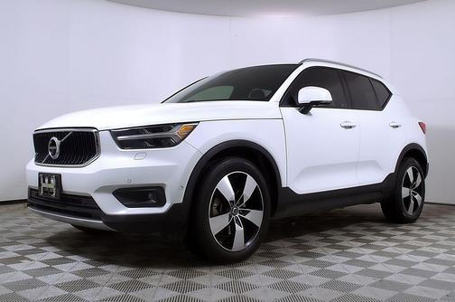 2019 Volvo XC40 T5 Momentum