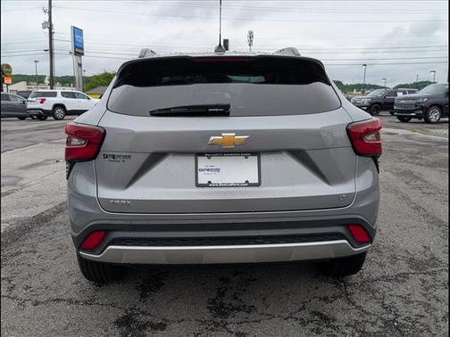 Sterling Gray Metallic 2024 Chevrolet Trax LT