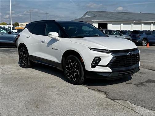 Iridescent Pearl Tricoat 2024 Chevrolet Blazer RS