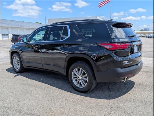 Mosaic Black Metallic 2022 Chevrolet Traverse LT Cloth