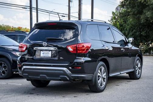 2017 Nissan Pathfinder SL