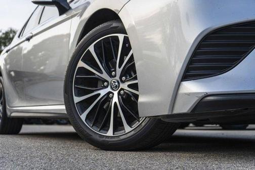 Celestial Silver Metallic 2020 Toyota Camry SE