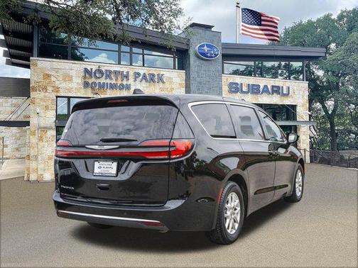 2024 Chrysler Pacifica Touring-L