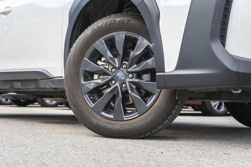 Crystal White Pearl 2025 Subaru Outback Onyx Edition