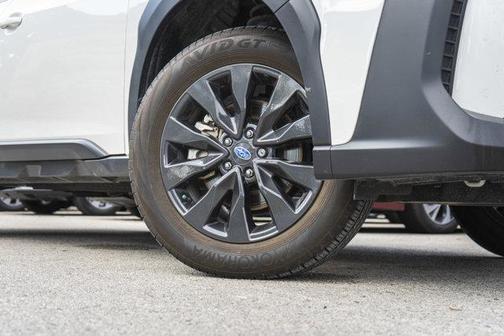 Crystal White Pearl 2025 Subaru Outback Onyx Edition