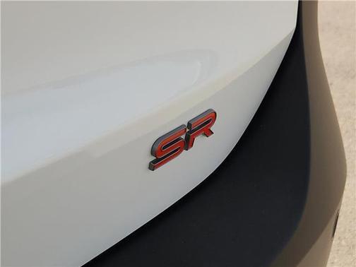 Aspen White Tricoat/Super Black 2026 Nissan Kicks SR