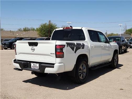 2025 Nissan Frontier SV