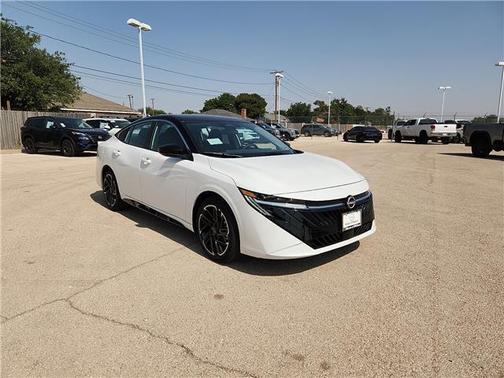 Aspen White Tricoat/Super Black 2026 Nissan Sentra SR