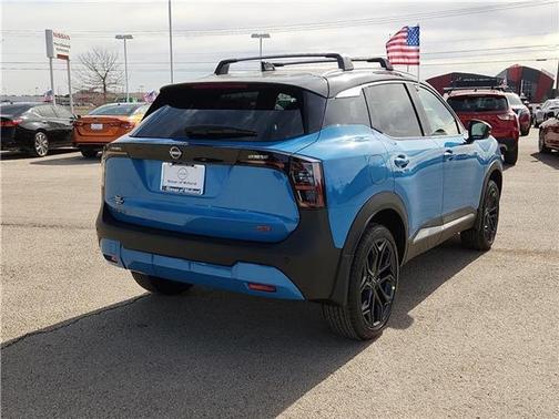 Arctic Ice Blue Metallic/Super Black 2026 Nissan Kicks SR