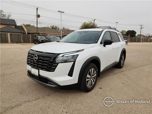 Everest White Pearl Tricoat 2026 Nissan Pathfinder SL