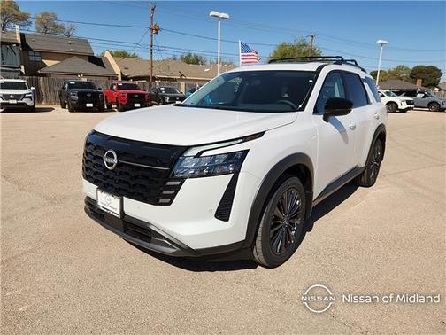 Everest White Pearl Tricoat 2026 Nissan Pathfinder SL