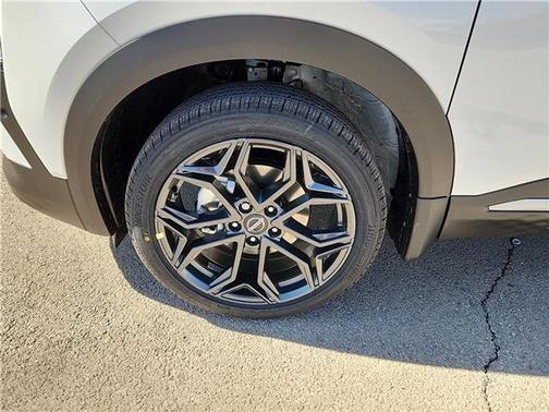 Aspen White Tricoat 2026 Nissan Kicks SR