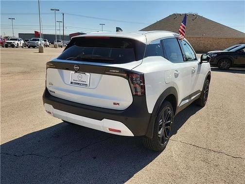 Aspen White Tricoat 2026 Nissan Kicks SR