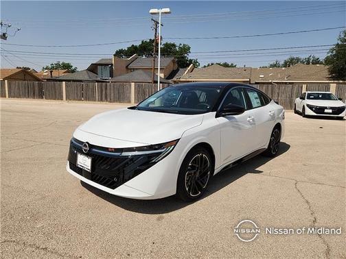 Aspen White Tricoat/Super Black 2026 Nissan Sentra SR