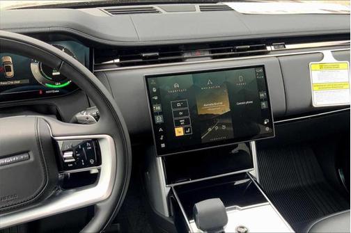 2025 Land Rover Range Rover P550e SE