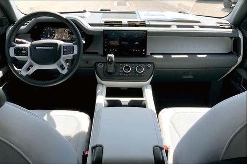 2025 Land Rover Defender 130 P400 X-Dynamic SE