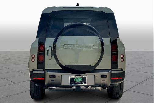 2025 Land Rover Defender 130 P400 X-Dynamic SE