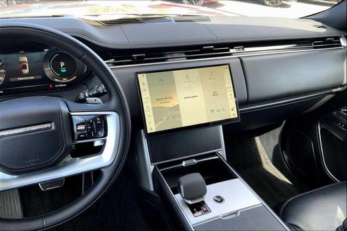 2025 Land Rover Range Rover P550e SE
