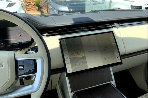2025 Land Rover Range Rover P550e SE
