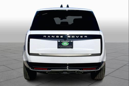 2026 Land Rover Range Rover P530 SE