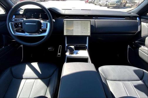 2025 Land Rover Range Rover P530 SE 7 Seat