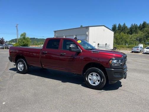 2024 RAM 3500 Tradesman Crew Cab 4x4 8 Box