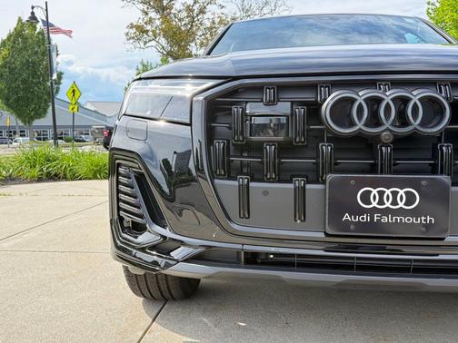 Mythos Black Metallic 2026 Audi Q7 45 Premium