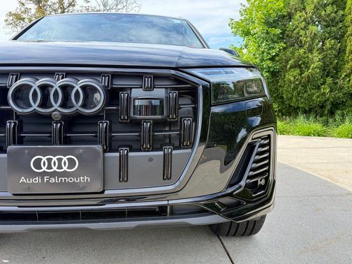 Mythos Black Metallic 2026 Audi Q7 45 Premium