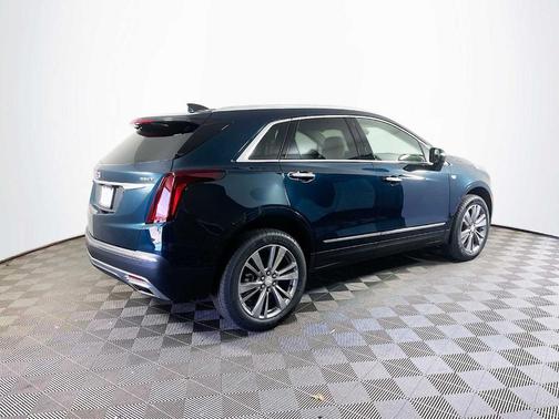 Emerald 2026 Cadillac XT5 Premium Luxury