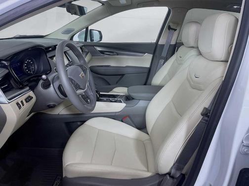 Crystal White Tri-Coat 2026 Cadillac XT5 Premium Luxury