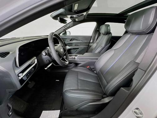 2025 Cadillac LYRIQ Sport