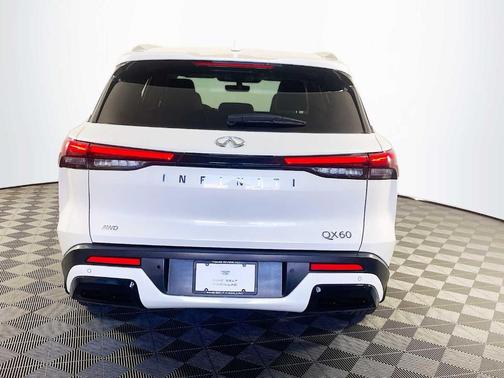 Majestic White 2025 INFINITI QX60 Luxe