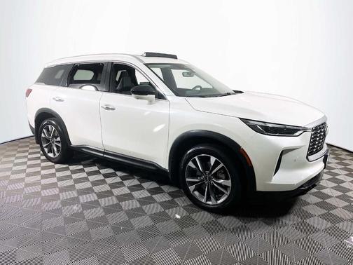 Majestic White 2025 INFINITI QX60 Luxe