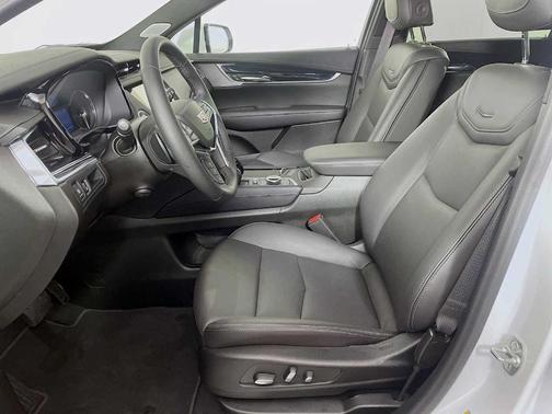 Crystal White Tri-Coat 2025 Cadillac XT5 Premium Luxury