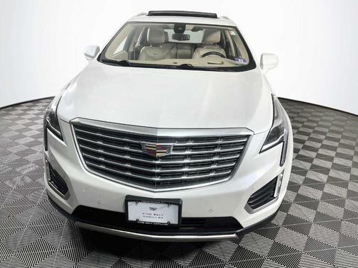Crystal White Tri-Coat 2019 Cadillac XT5 Platinum
