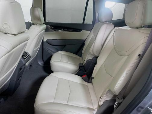 2025 Cadillac XT6 Premium Luxury FWD