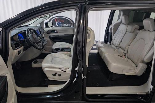 2017 Chrysler Pacifica Touring-L