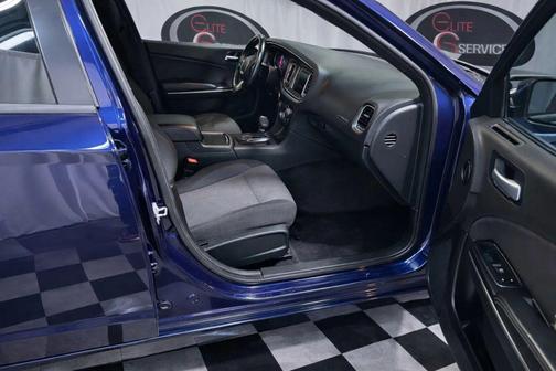 2017 Dodge Charger SE