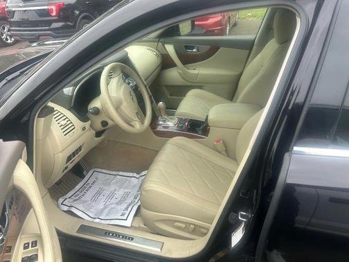 2016 INFINITI QX70 Base