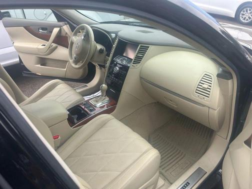 2016 INFINITI QX70 Base