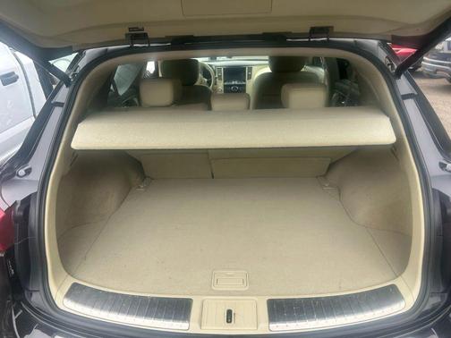 2016 INFINITI QX70 Base