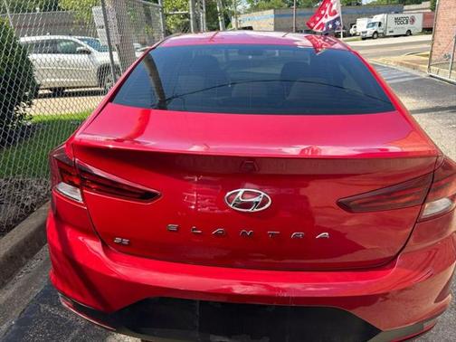 2019 Hyundai ELANTRA SE