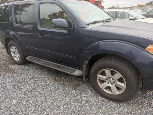2008 Nissan Pathfinder SE