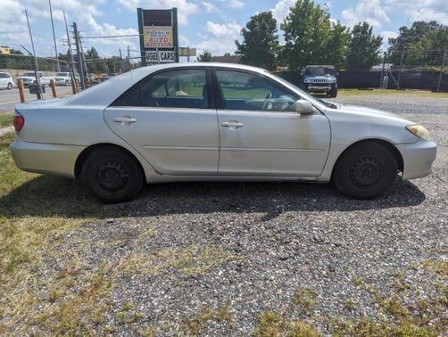 2005 Toyota Camry LE