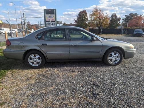 2004 Ford Taurus SE