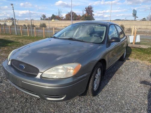 2004 Ford Taurus SE