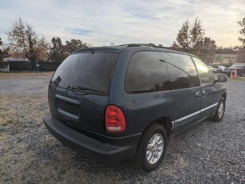 2000 Plymouth Voyager SE