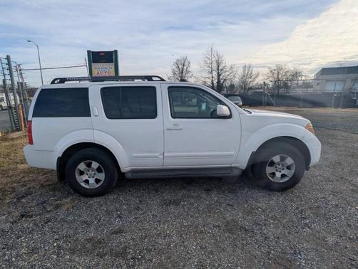 2006 Nissan Pathfinder SE
